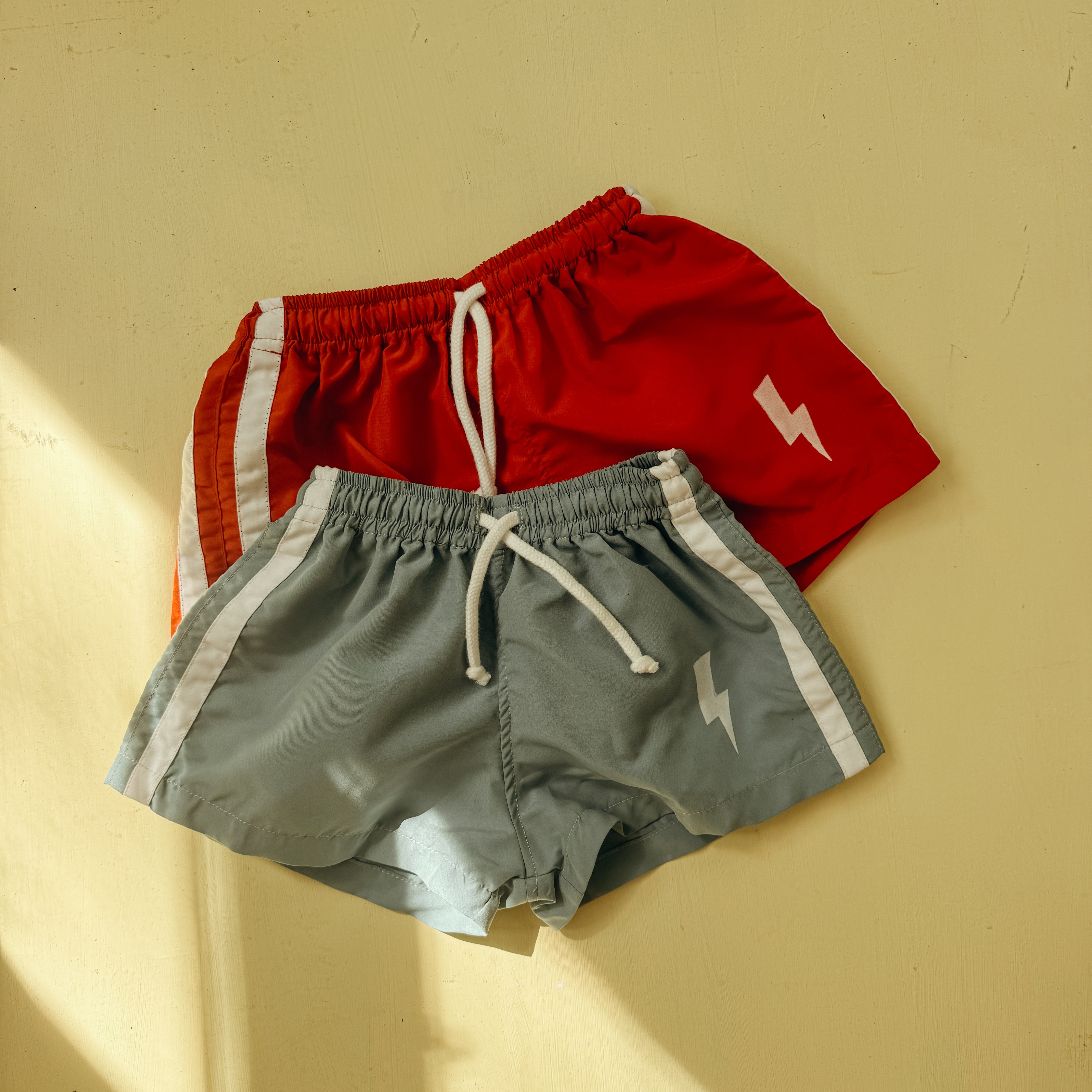 LIGHTNING shorts ~ red