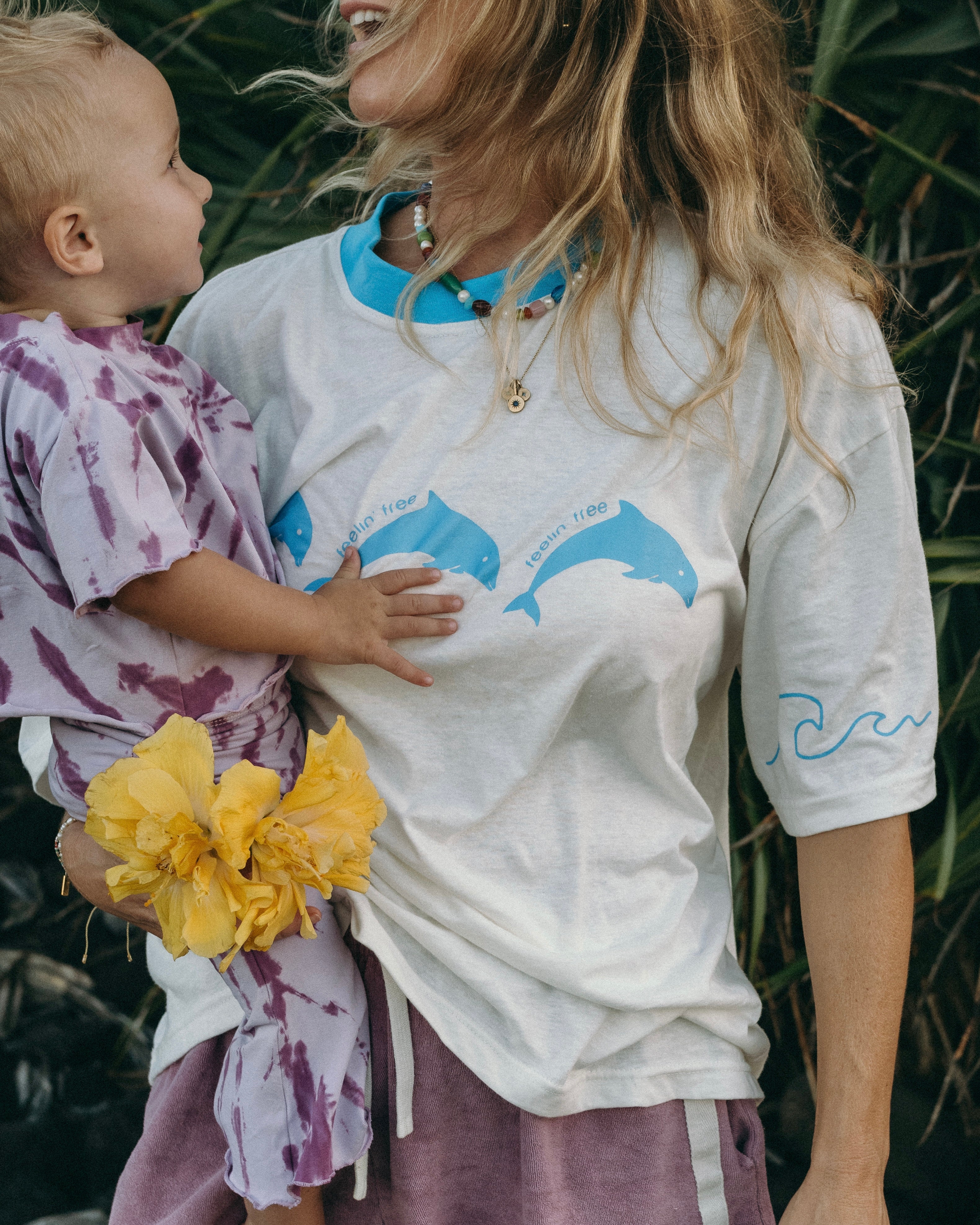 FEELIN’ FREE dolphin tee (organic) ~ adults – Nu Natives