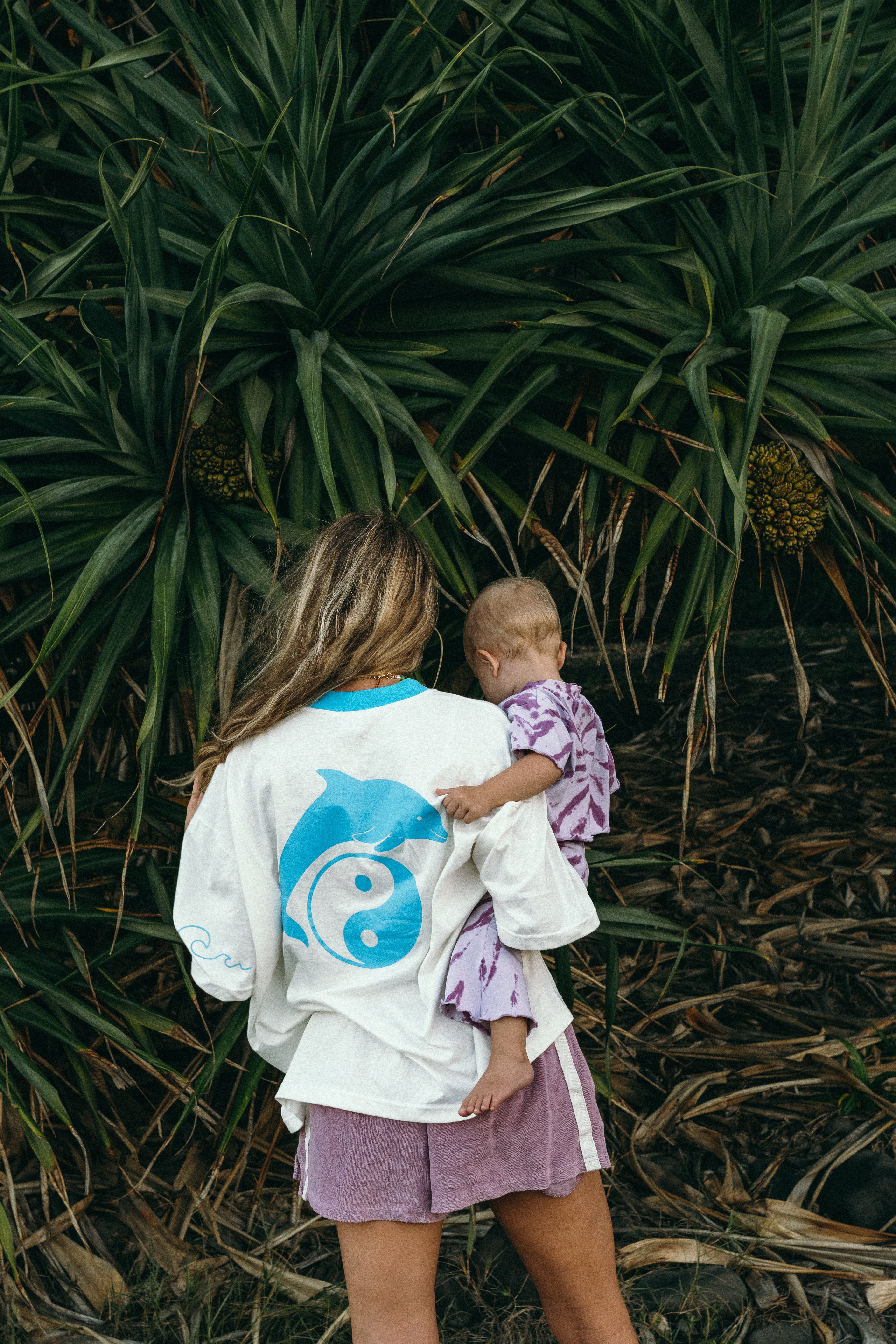 FEELIN’ FREE dolphin tee (organic) ~ adults – Nu Natives