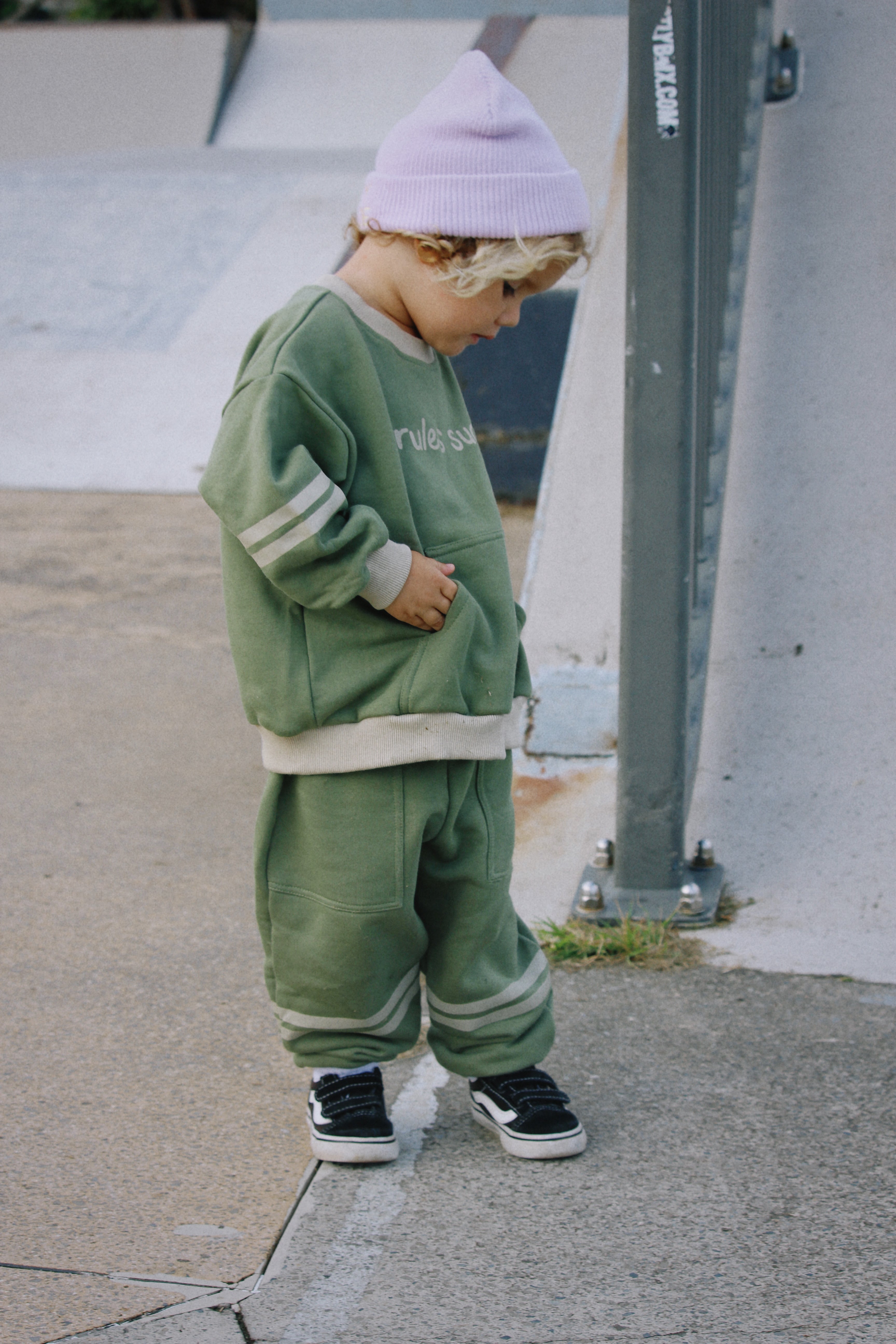 RULES SUCK jumper 〰️ olive