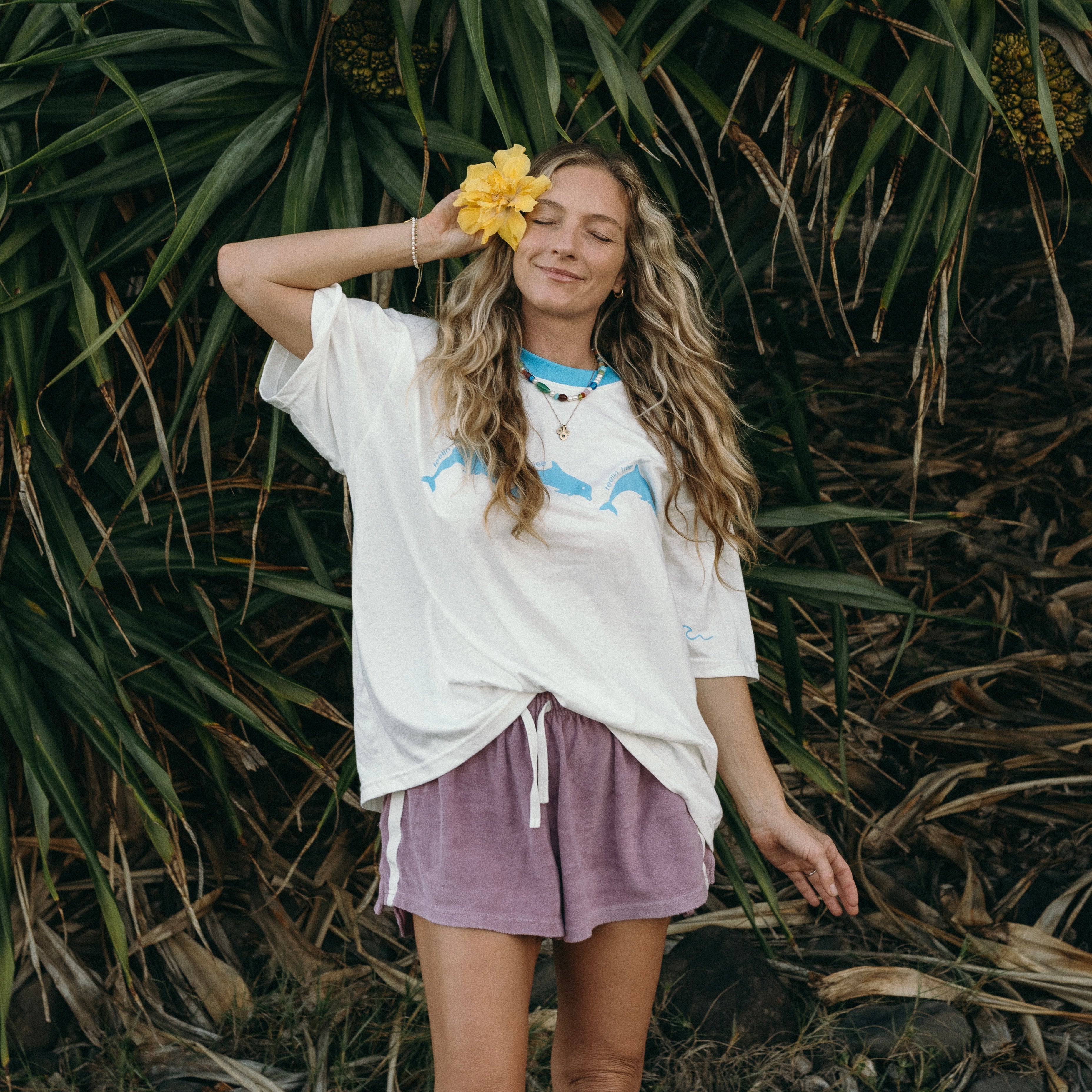 FEELIN’ FREE dolphin tee (organic) ~ adults – Nu Natives